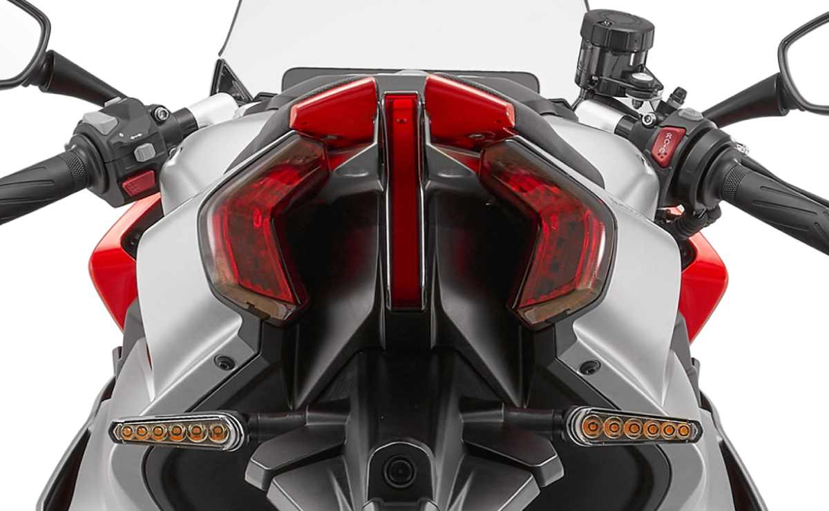 Motos deportivas de cuatro cilindros: QJMotor SRK 450 RR