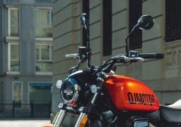 Moto QJMotor SRV 300