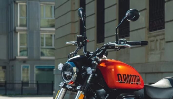 Moto QJMotor SRV 300