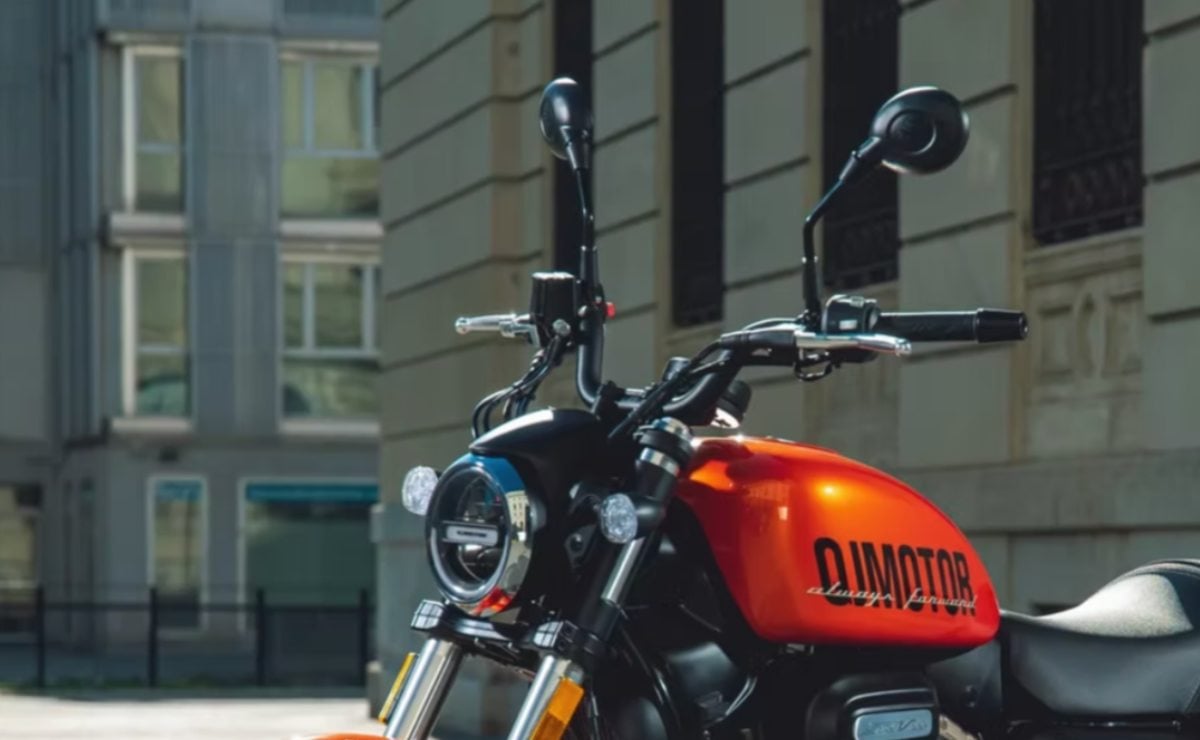 Moto QJMotor SRV 300