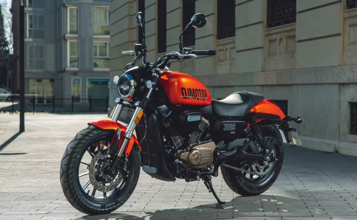 Moto QJMotor SRV 300