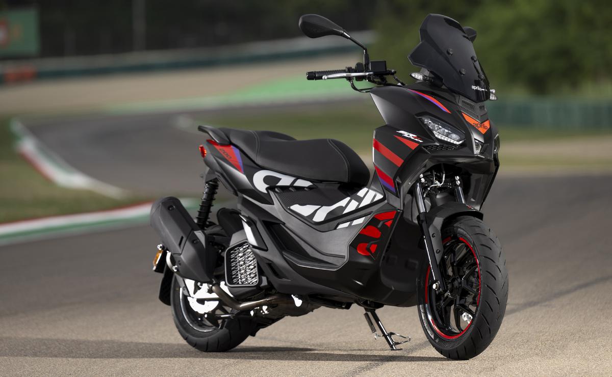 Aprilia SR GT 200 replica MotoGP
