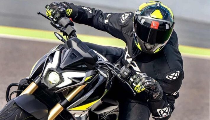 bajaj rouser ns 400 z precio rivales Rivales Bajaj Rouser NS400Z