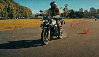 Si querés aprender a frenar una moto correctamente, estos 5 consejos te pueden ayudar
