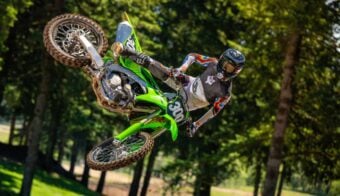 Kawasaki KX250 lanzamiento