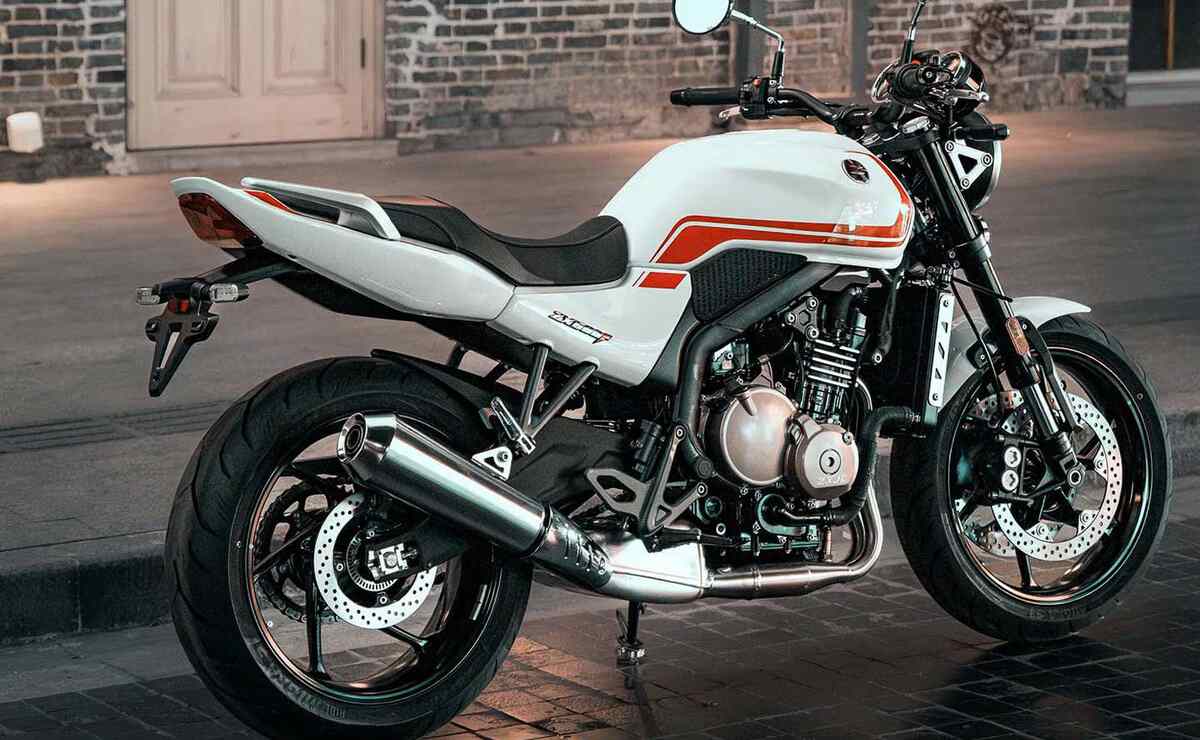 Así es la ZX 500F, un guiño a las Honda clásicas de los ochenta 