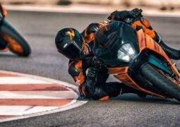moto deportiva KTM