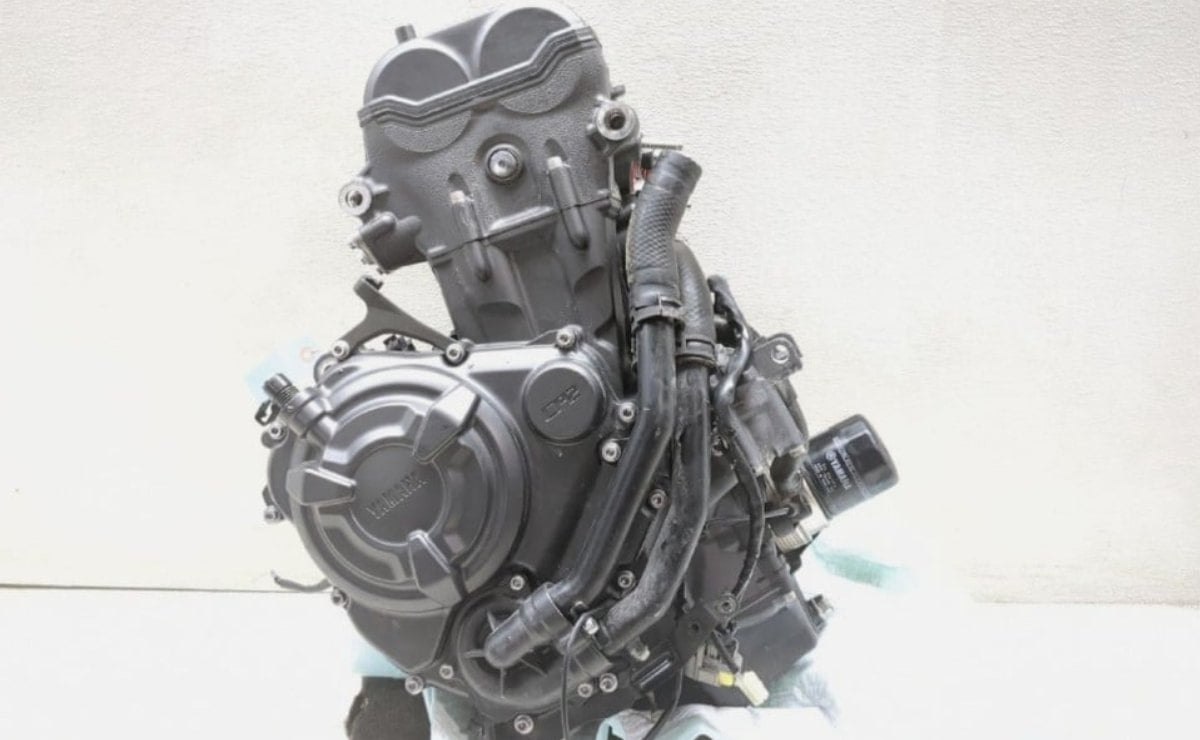Motor Yamaha R7