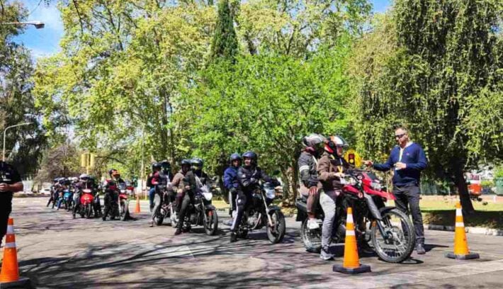 uber moto 2 Uber refuerza su compromiso con la Seguridad Vial de la mano del Automóvil Club Argentino