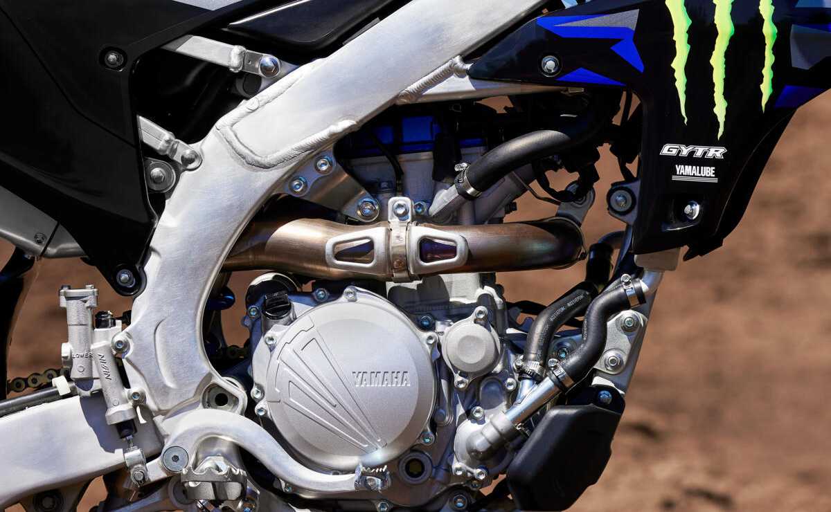 Yamaha Motor invertido