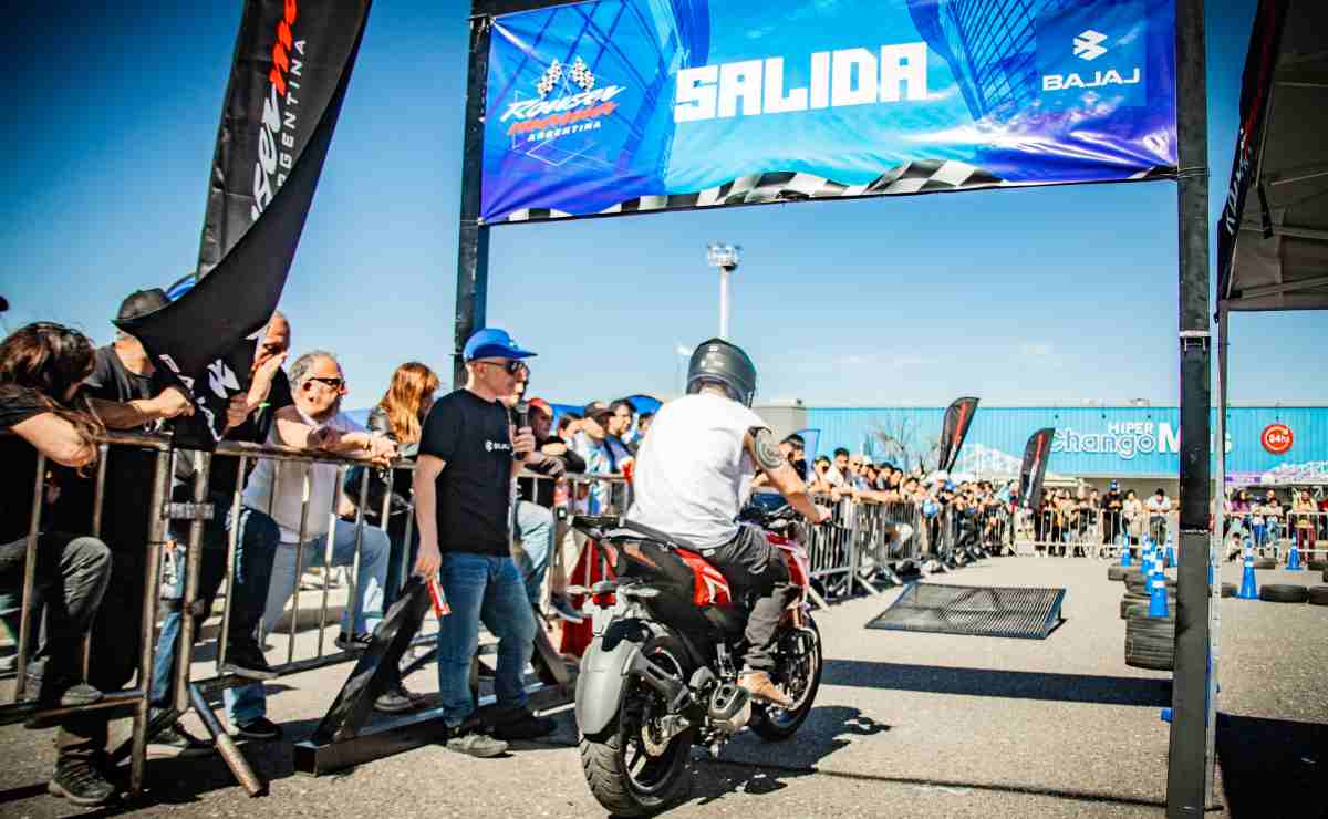 Bajaj Rouser Day