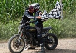 Moto Ducati Scrambler Récord Guinnes