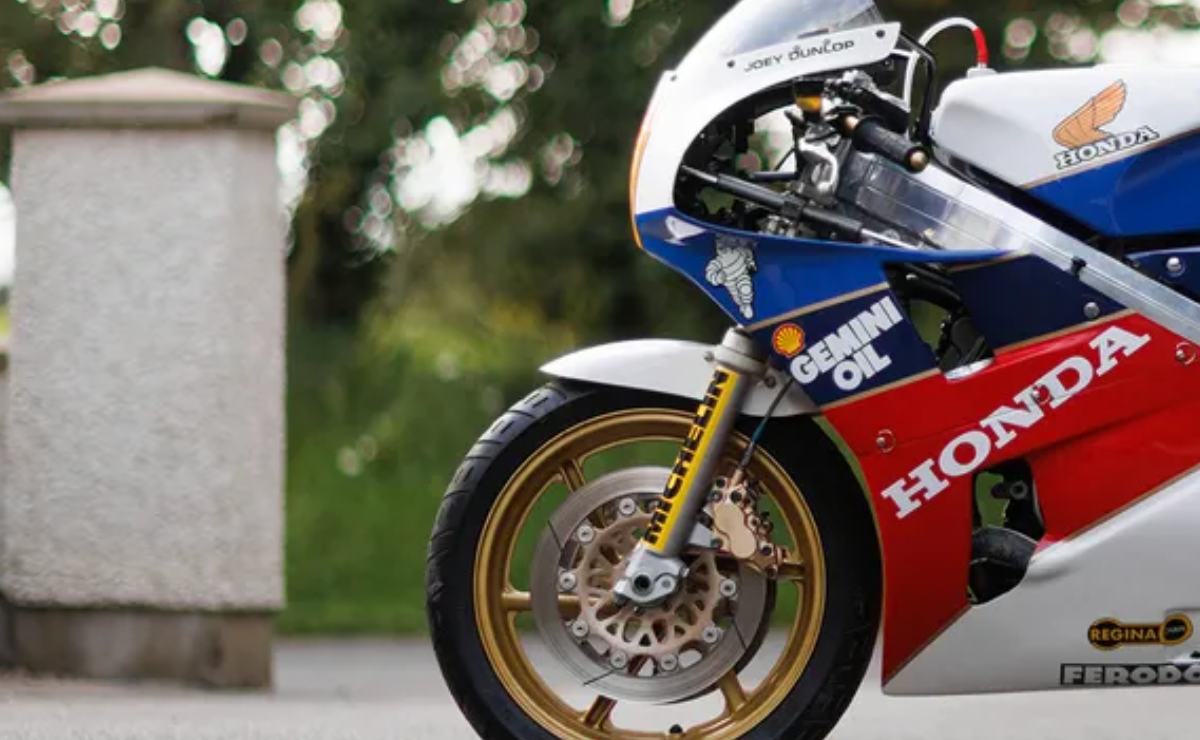 Honda v4 Joey Dunlop