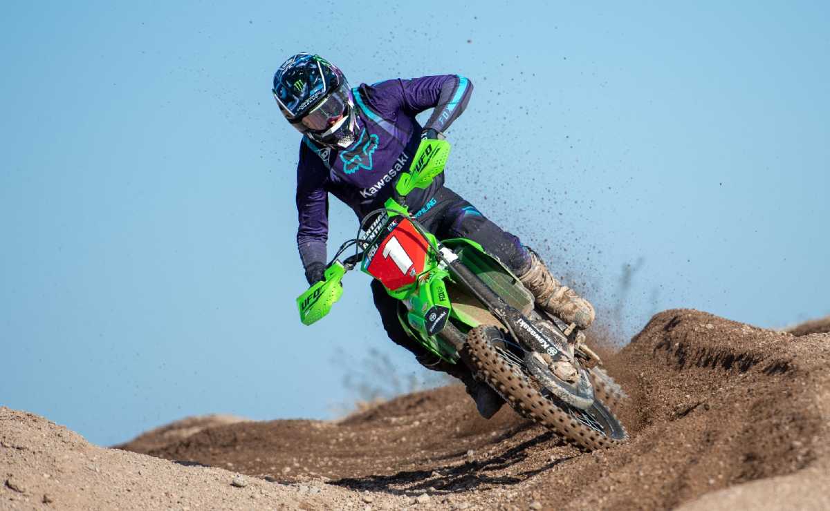 Kawasaki Hermanos Poli