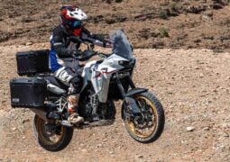 Kove 800 X GT: Una moto trail media con aspiraciones asfálticas