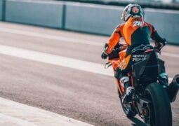 Nueva KTM 990 RC RNueva KTM 990 RC R