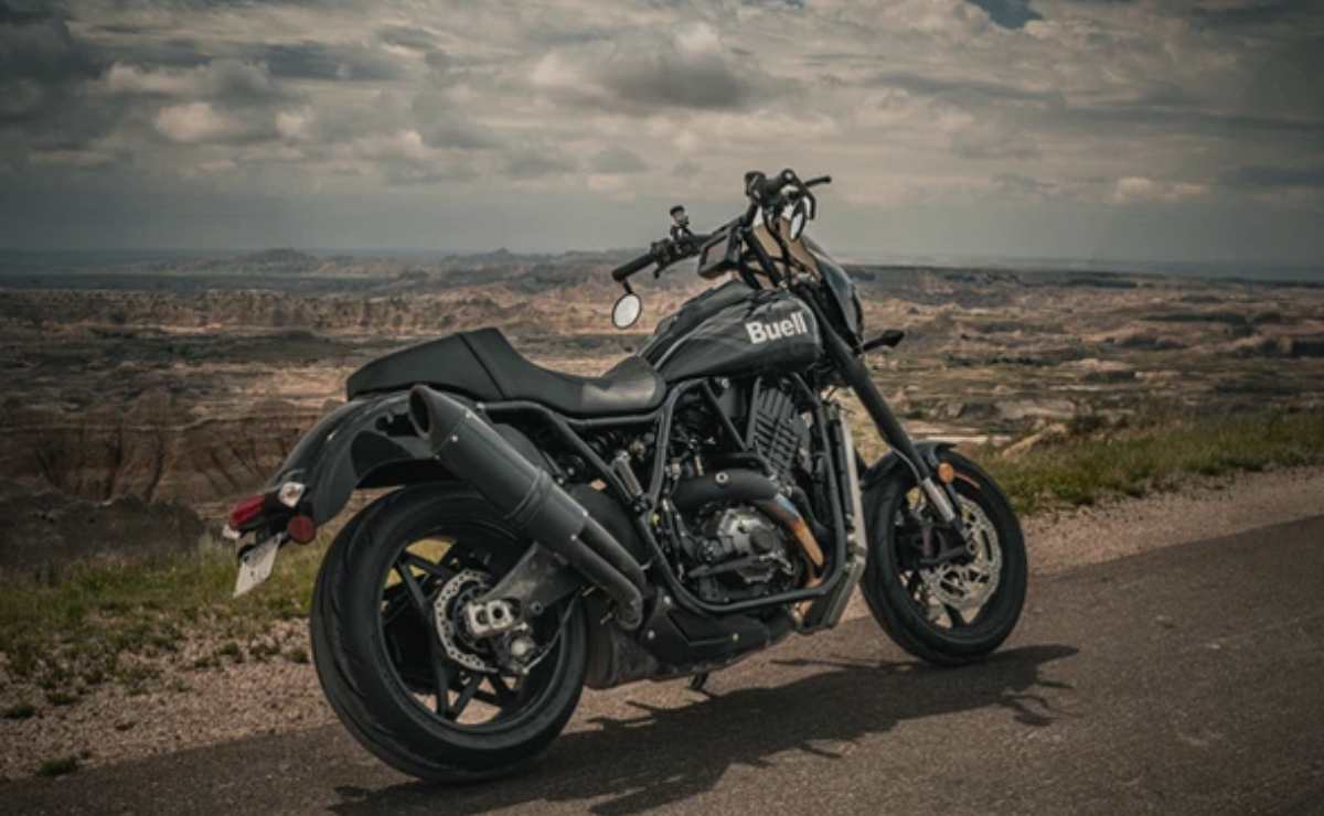 moto custom Buell Super Cruiser