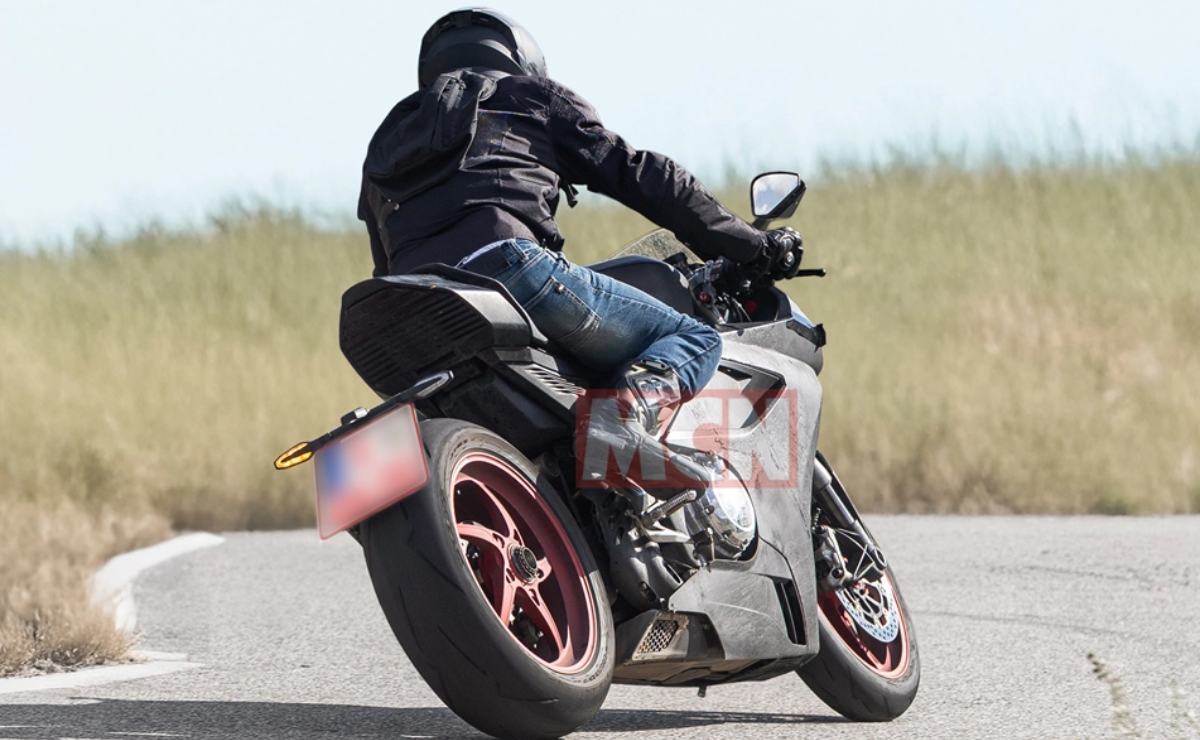moto deportiva Norton V4 