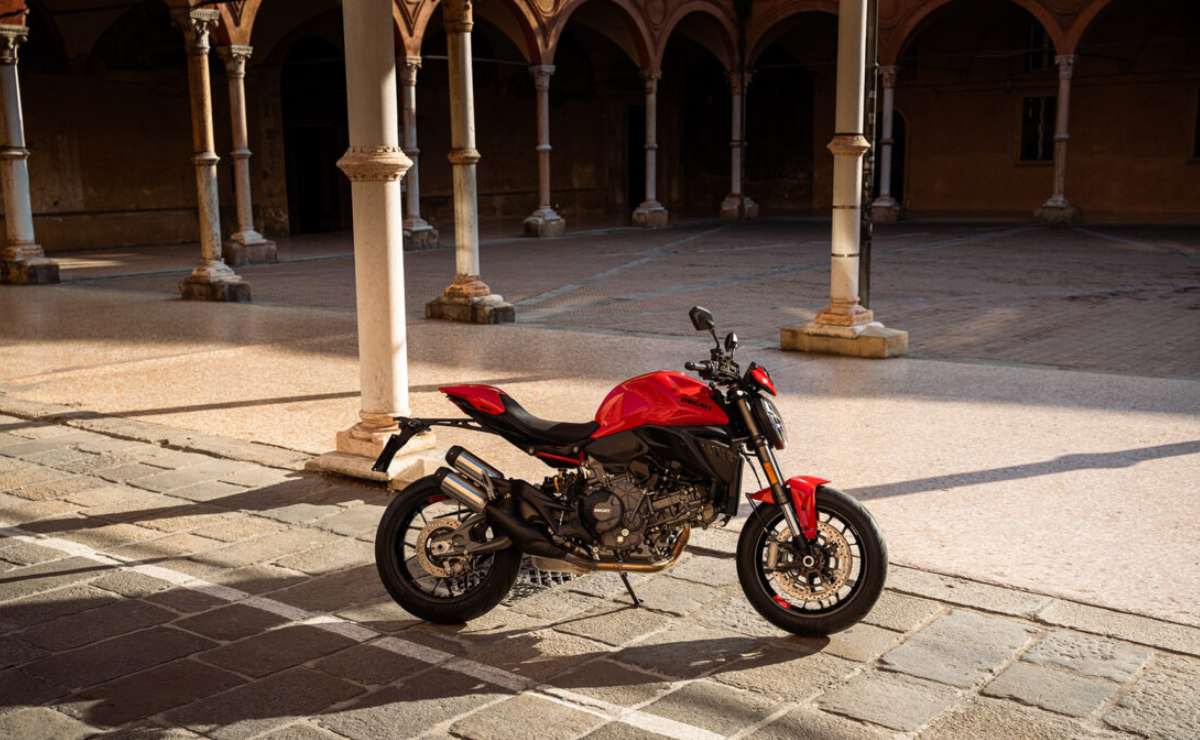 Moto naked Ducati Mosnter 2026