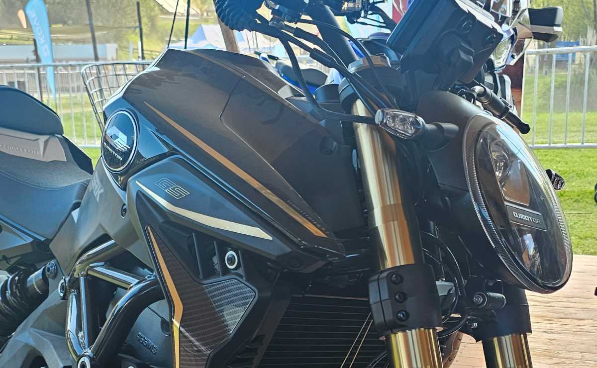 Moto naked QJMotor SRK 600