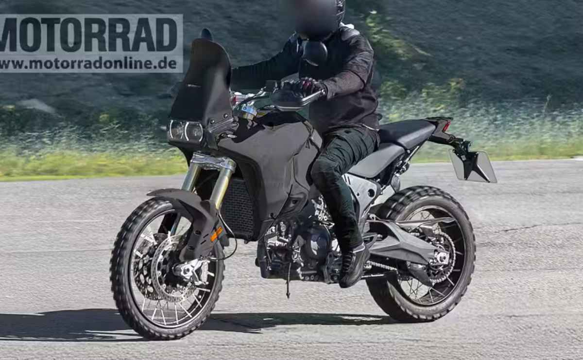 Moto trail Ducati Desert X v2