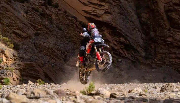 Moto trail Ducati Desert X v2
