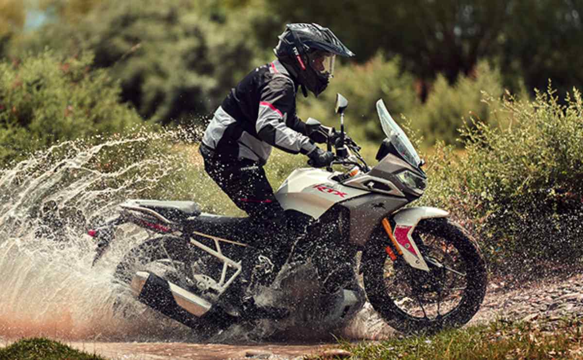 Moto trail TVS Apache RTX 300