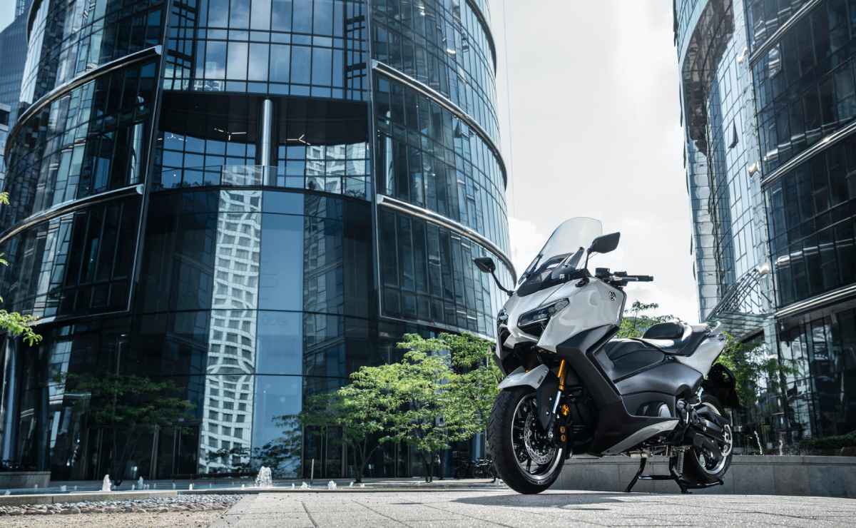 KYMCO AK 575 Premium vs Yamaha TMax Tech Max: ¿cuál es mejor?