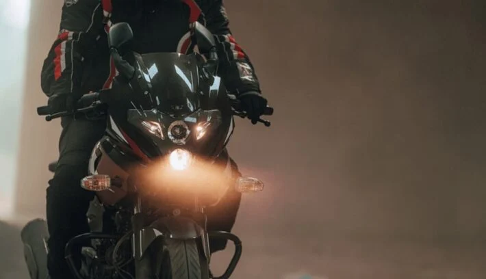 Todos los detalles de la nueva Bajaj Pulsar 220F 2026