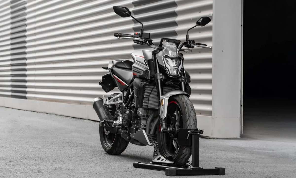 Así se comparan los motores de la Kove 350R y la Yamaha MT-03