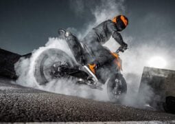 Nueva KTM 790 Duke 2026 pruebas