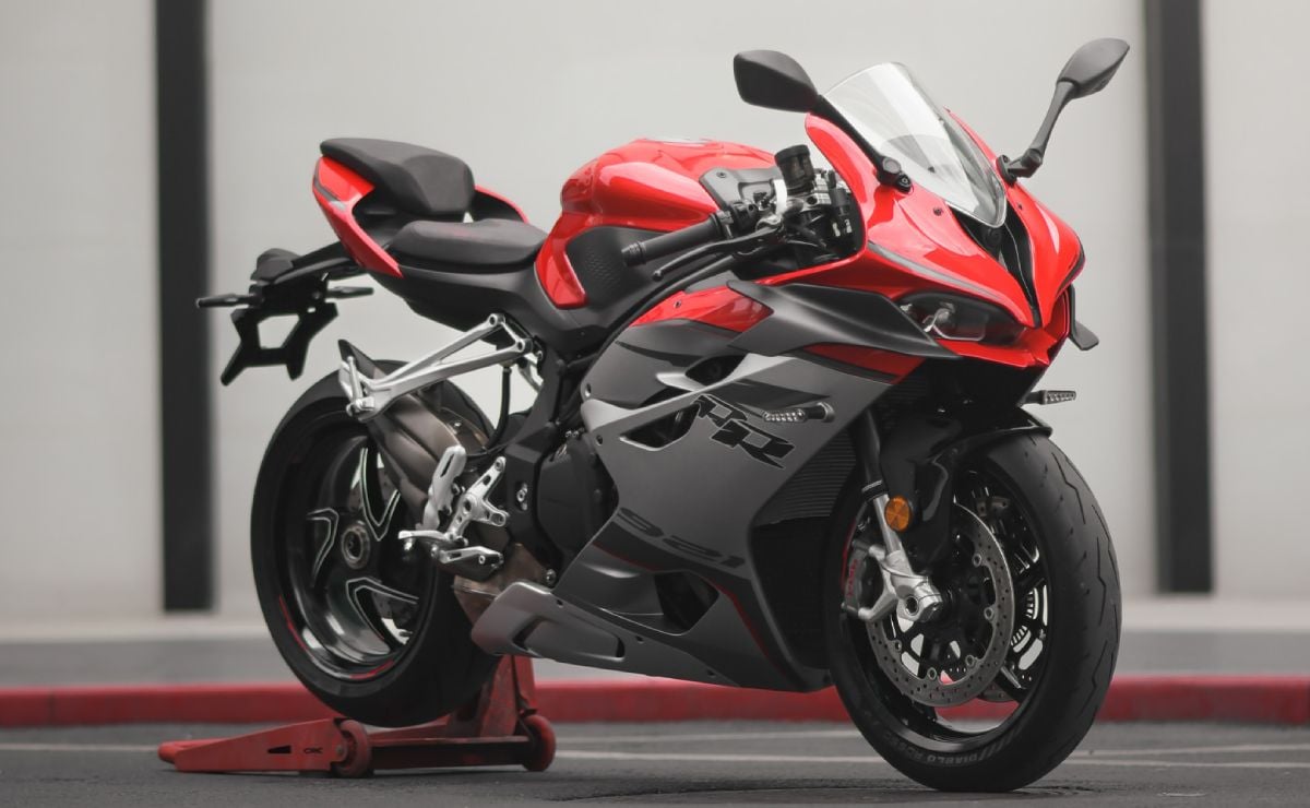 moto qjmotor srk 921 rr 1 QJMotor SRK 921 RR