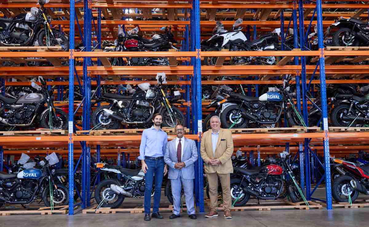 Así fue la visita del embajador de India a la plata de Royal Enfield