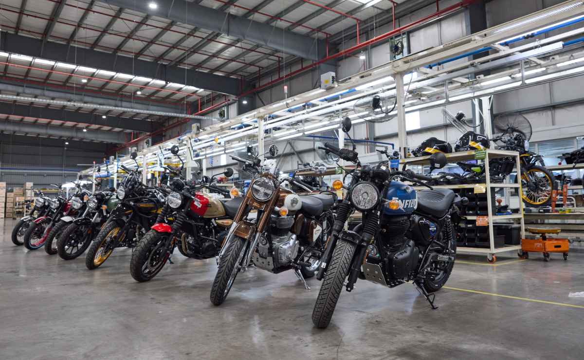Así fue la visita del embajador de India a la plata de Royal Enfield