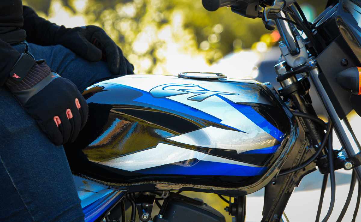 Bajaj Boxer CT 100: motor y consumo 
