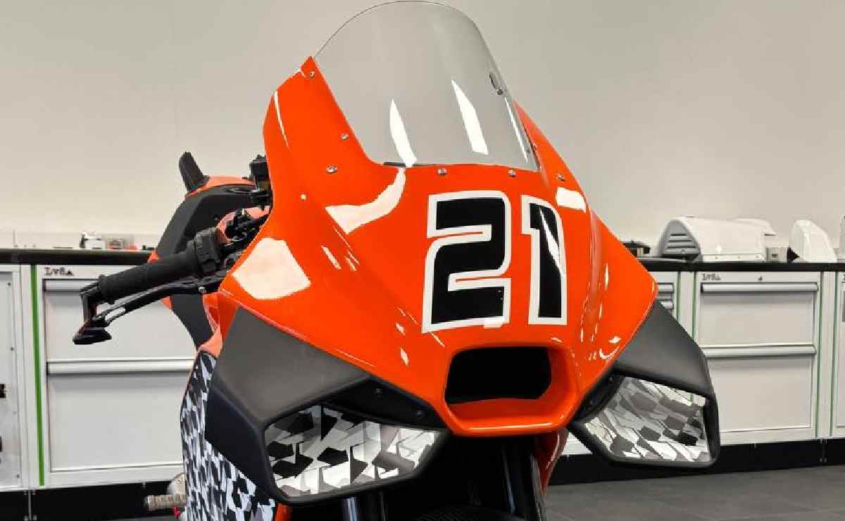 Cómo es el Super Duke Racing Kit para las naked de KTM
