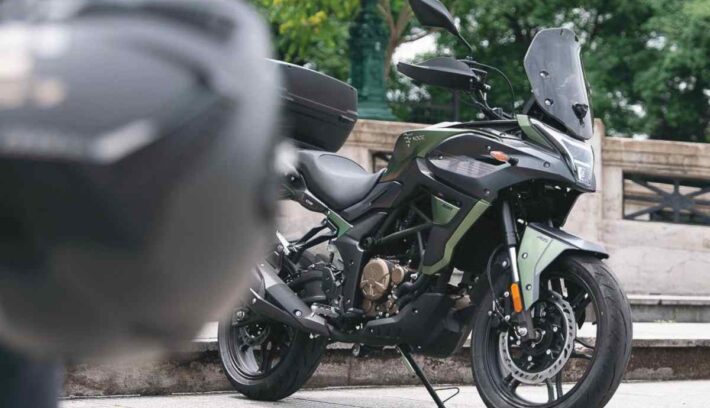 Voge 300DS 2026: calefacción, pantalla TFT y puertos de carga para esta moto adventure