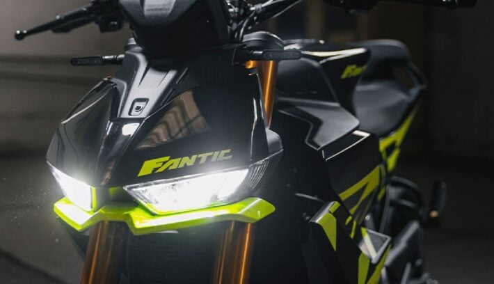 Moto Fanitc Sealth 500 vs Honda CB 500 Hornet