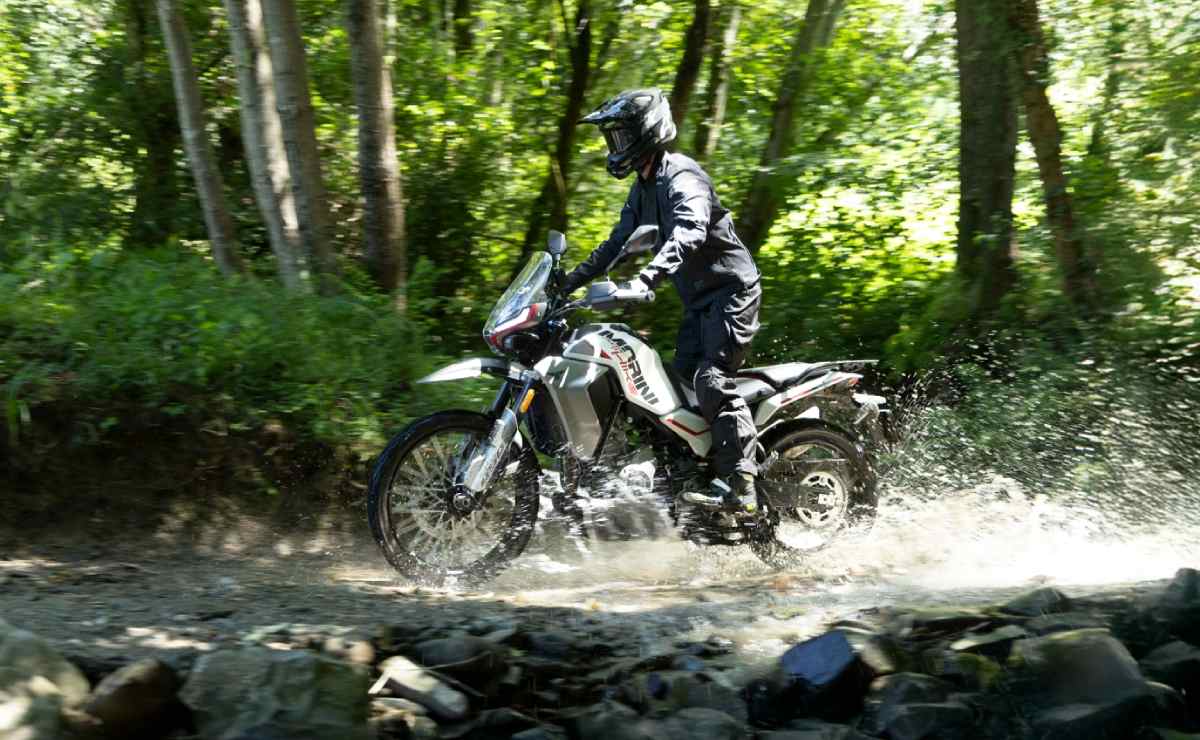 moto morini 450 ¿Cómo está equipada la Moto Morini Vettore 450?