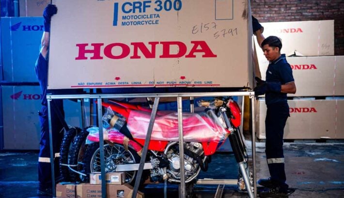 CBU, CKD e IKD en motos: qué significan y por qué cambian el precio, la oferta y hasta el equipamiento