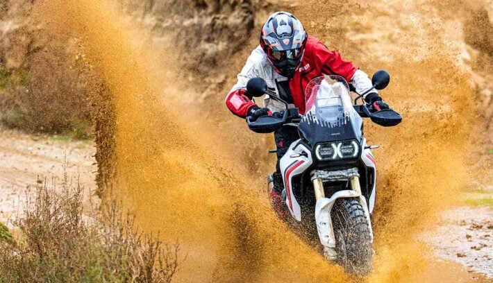 Moto trail Ducati DesertX