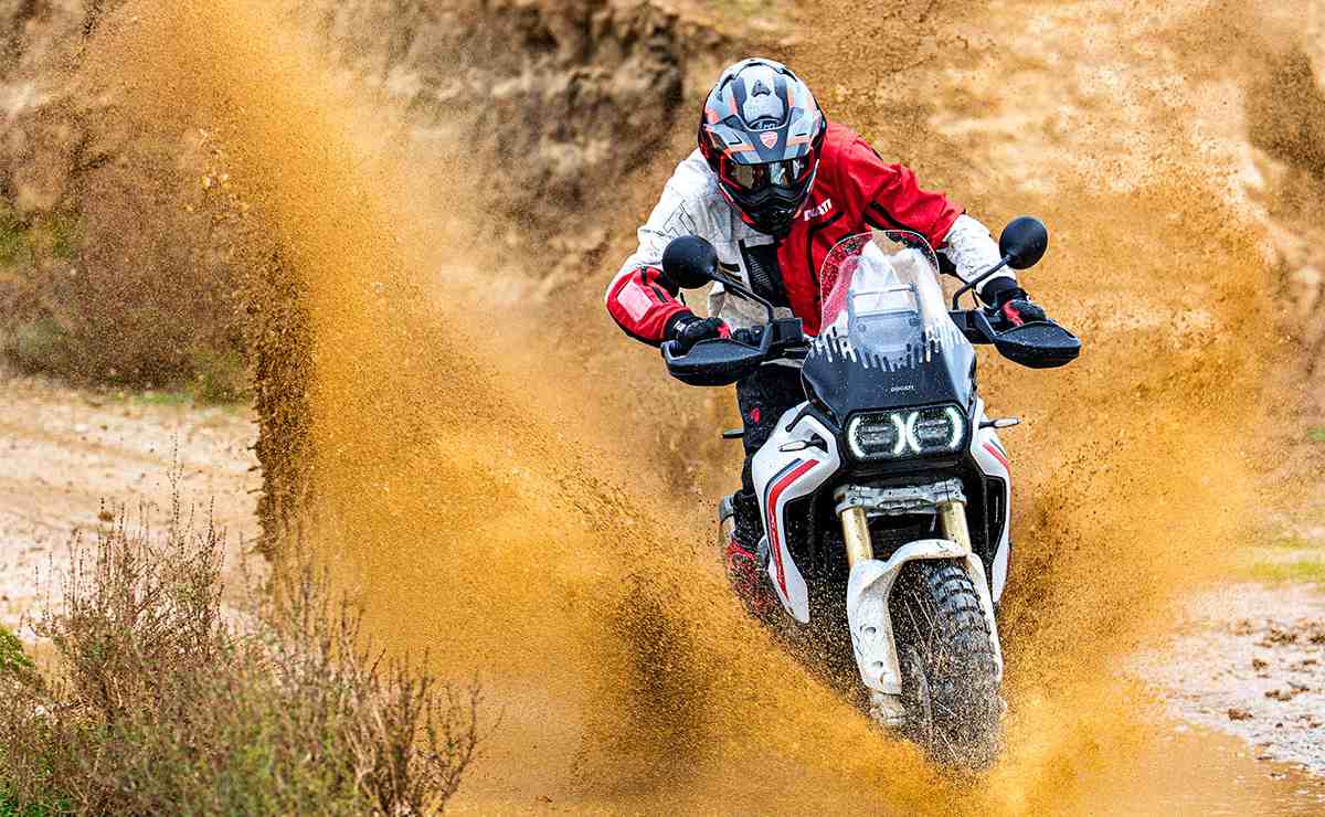 Moto trail Ducati DesertX