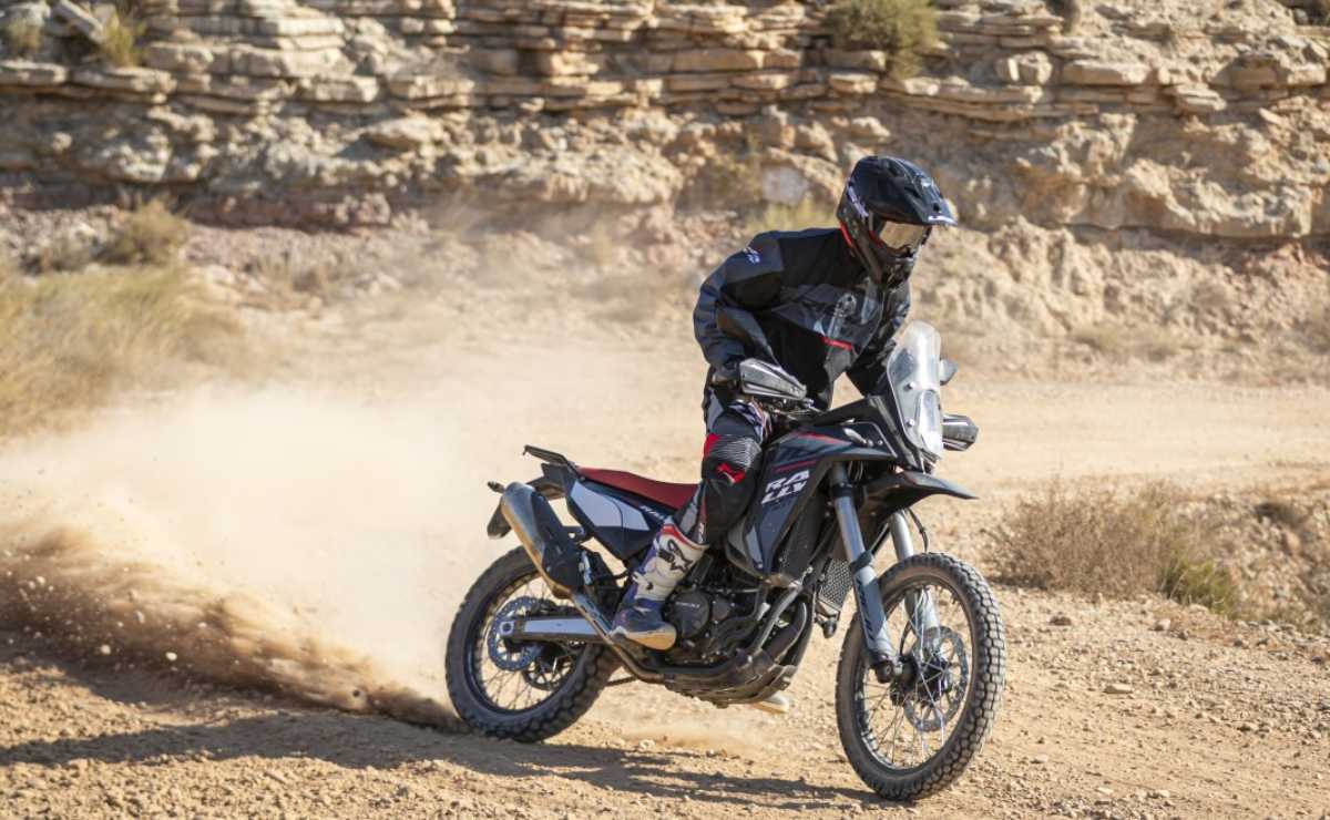 moto trail rieju 300 rally 2 Moto trail Rieju Aventure 300 Rally