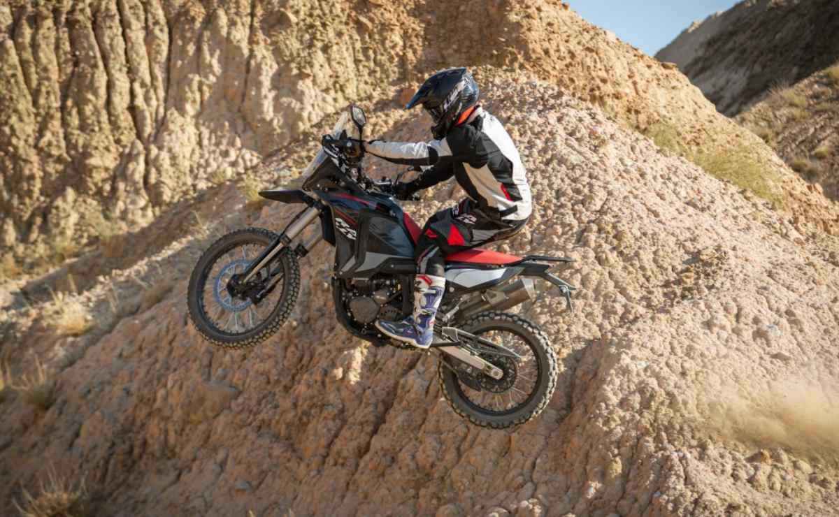 moto trail rieju 300 rally 3 Moto trail Rieju Aventure 300 Rally