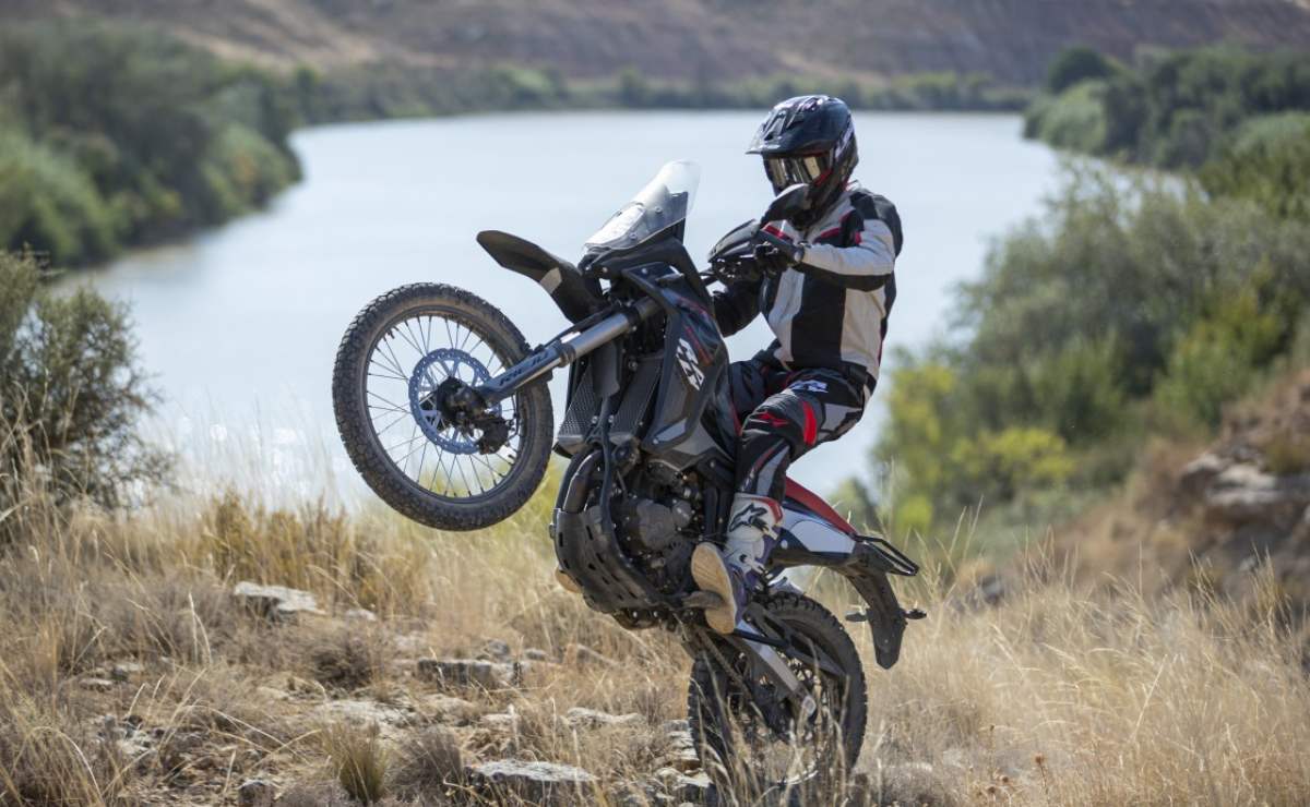 moto trail rieju 300 rally 6 Moto trail Rieju Aventure 300 Rally