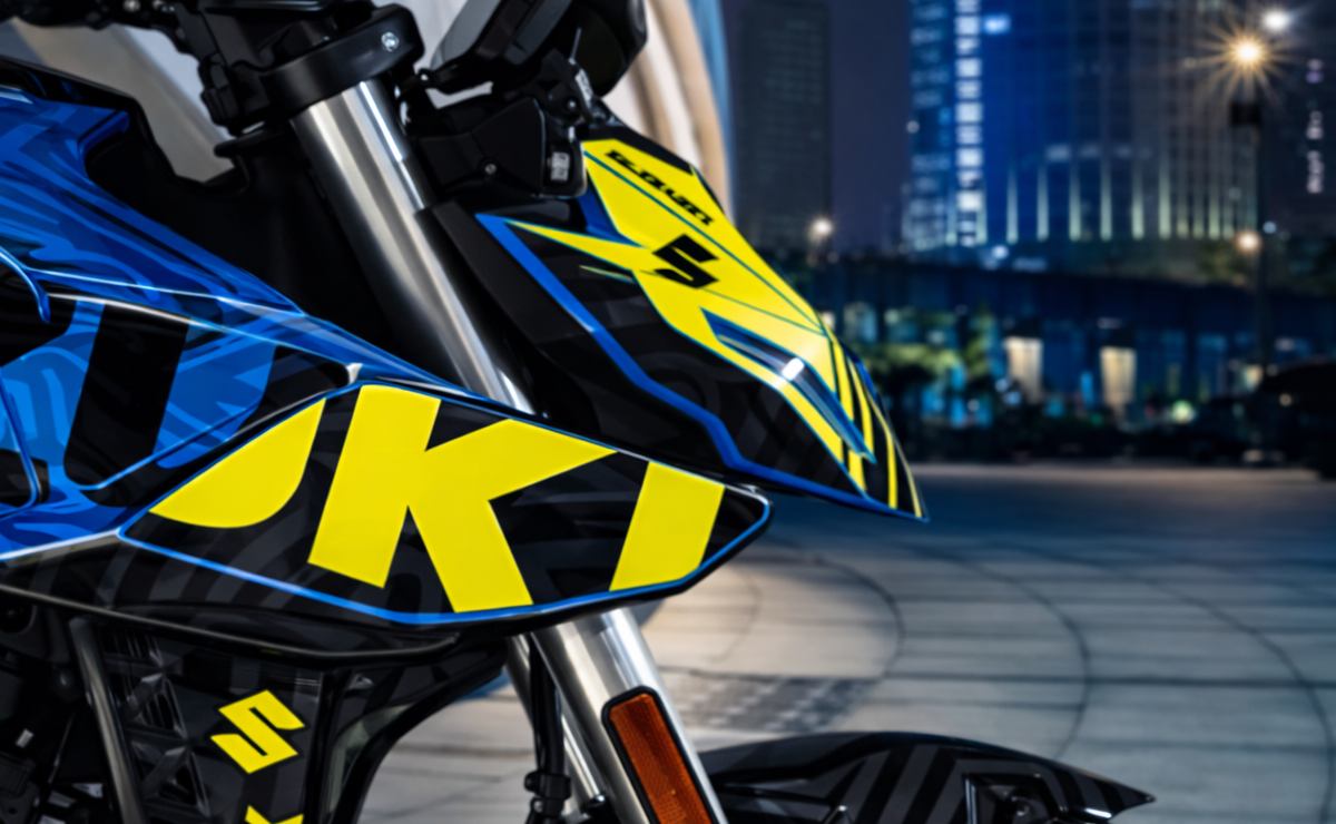 Suzuki GSX-8S Blue Flash