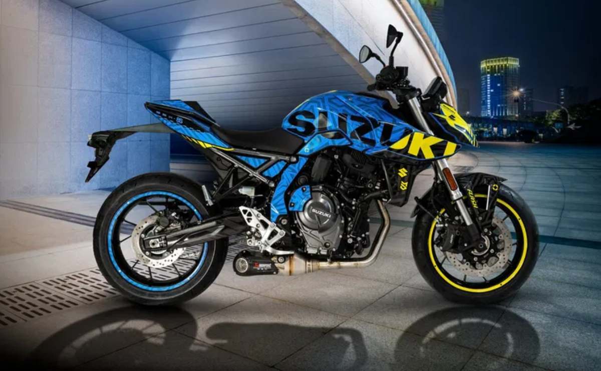 Suzuki GSX-8S Blue Flash