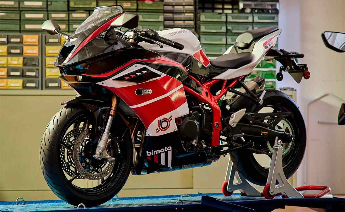 Bimota KB399: Con ADN de la Kawasaki Ninja ZX-4RR
