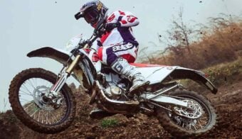 bimota moto enduro bk450 Bimota present贸 la BX45, una novedosa moto off-road con escape Akrapovic de serie y motor Kawasaki.