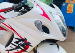 ¿Se puede transformar una Dominar 400 en una Suzuki Hayabusa?